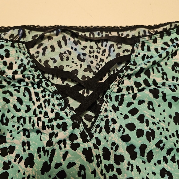 Torrid Teal cheetah bra and panties set. Bra 42C panties 2xl - Picture 7 of 8